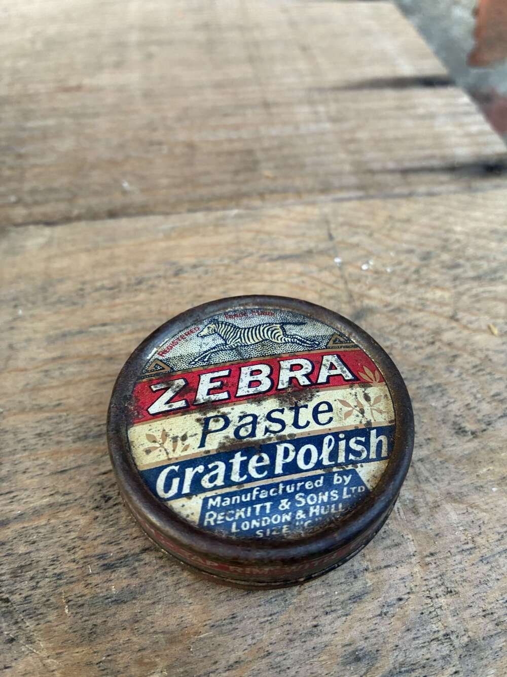Zebra grate polish tin