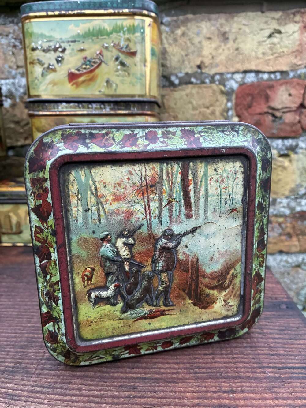 Huntley and palmers shooting biscuit tin