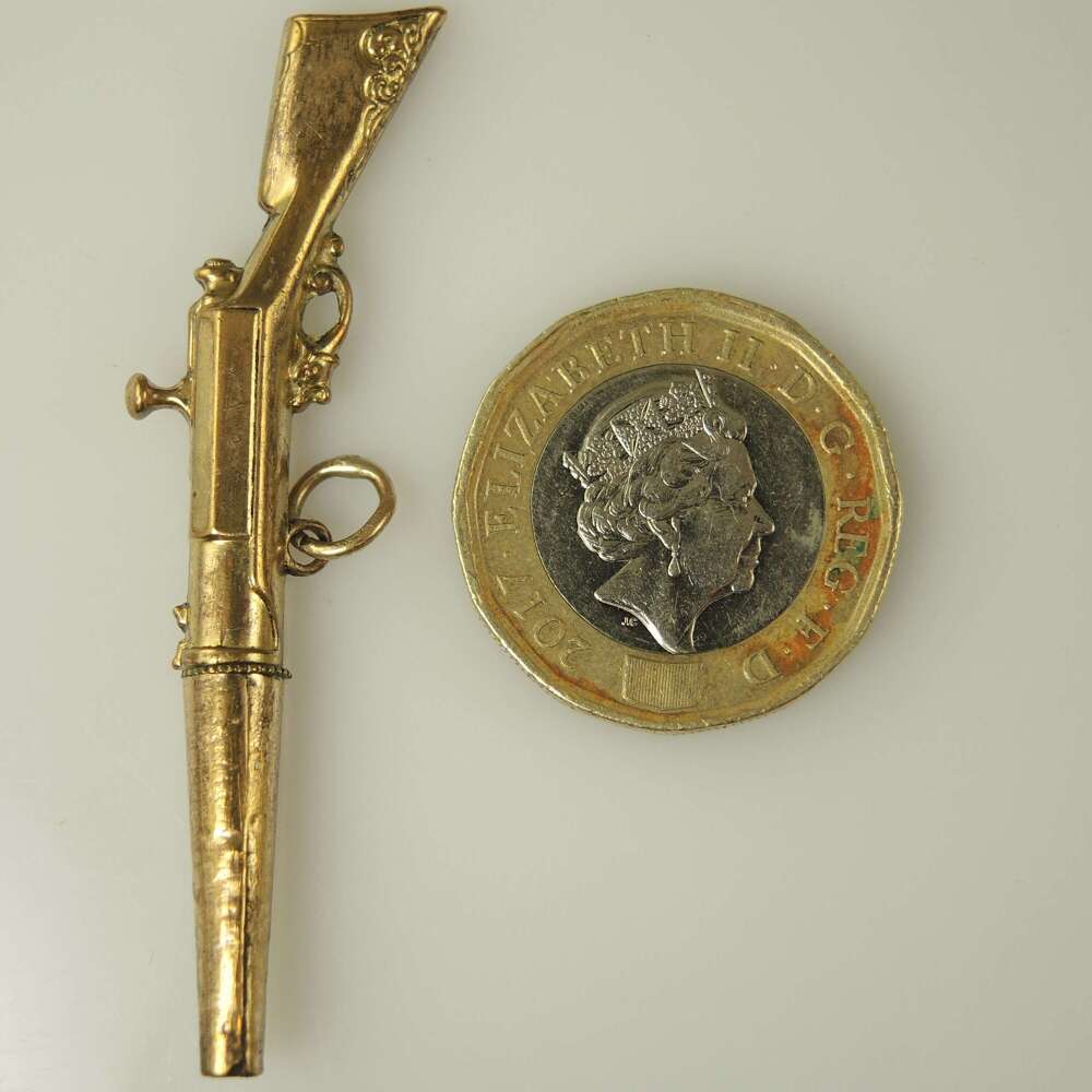 Victorian gilt metal RIFLE Shaped pocket watch key c1890