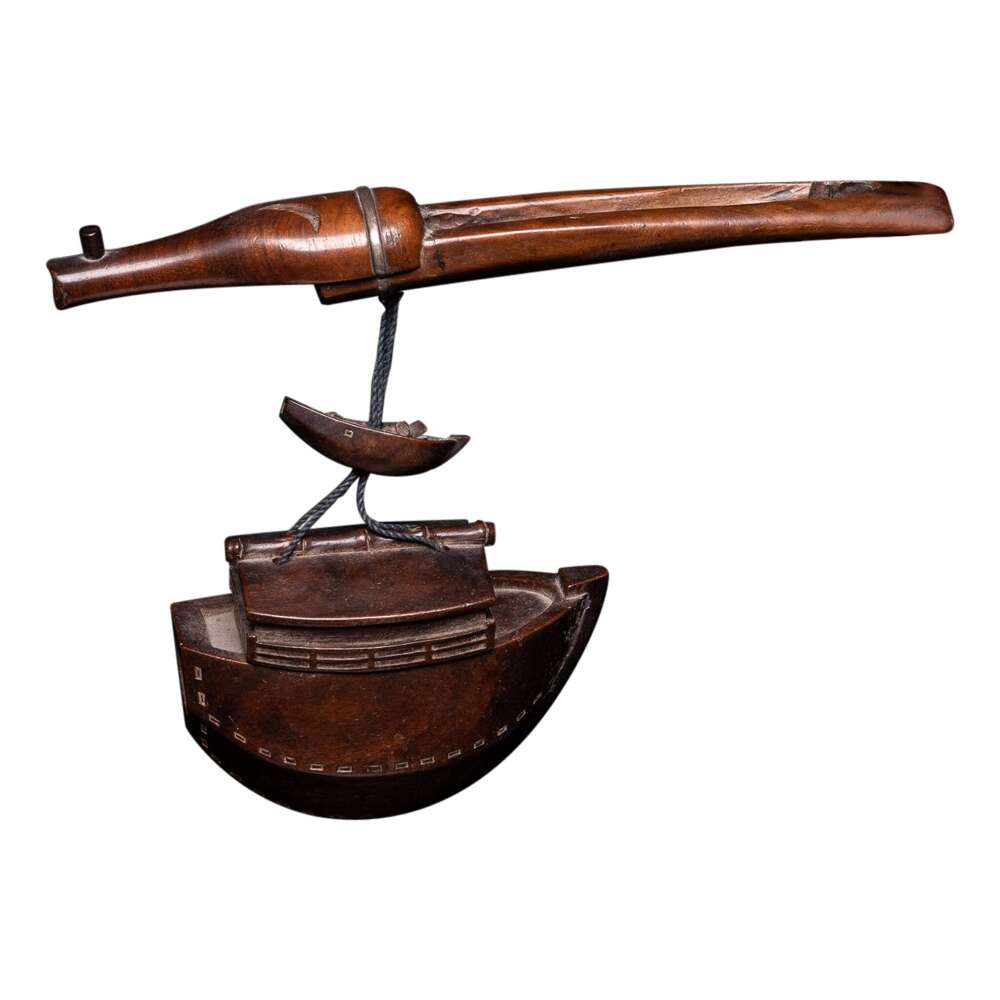 Exceptional Japanese Tobacco Pipe Or Kiseru With Boat-shaped Container And Lid