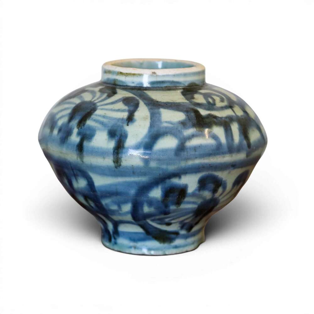 Ming Dynasty Swatow/Zhangzhou Blue & White Porcelain Vase, 16th-17th Century