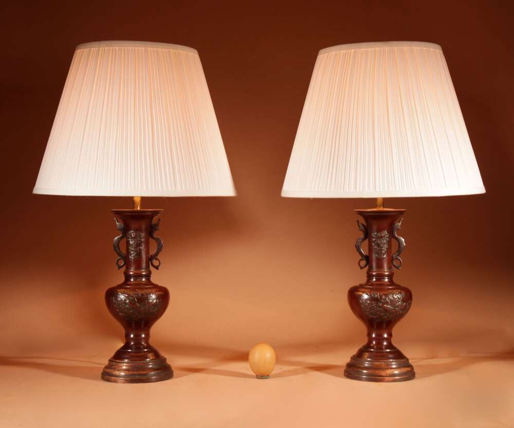Elegant Pair Of Fine Japanese Bronze Antique Table Lamps, Meiji (1868-1912)