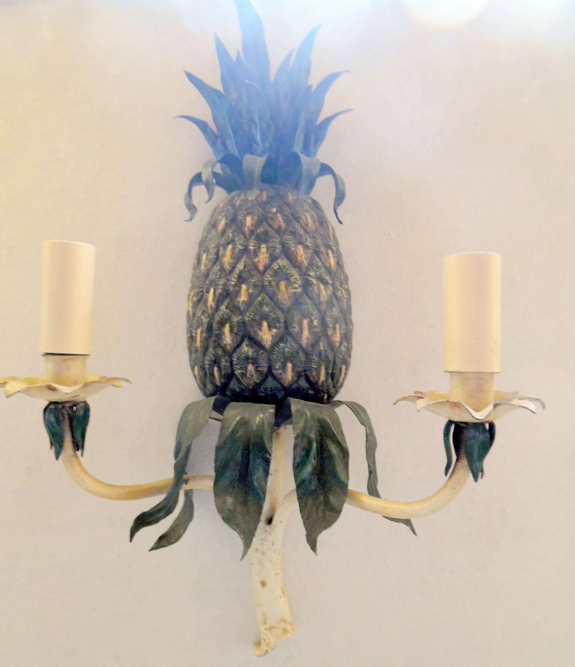 Pineapple wall sconce