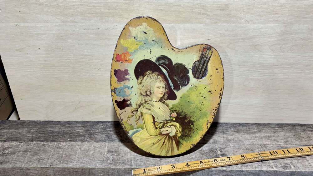 Huntley & Palmers Artist Palette Biscuit  Tin c1900s
