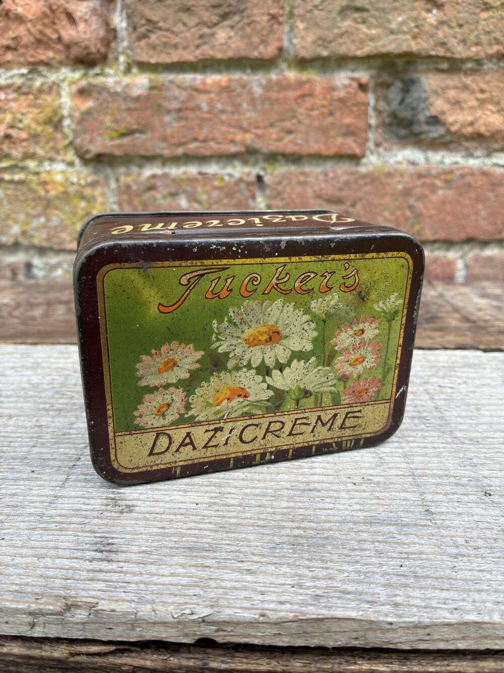 Tuckers dazicreme toffee tin
