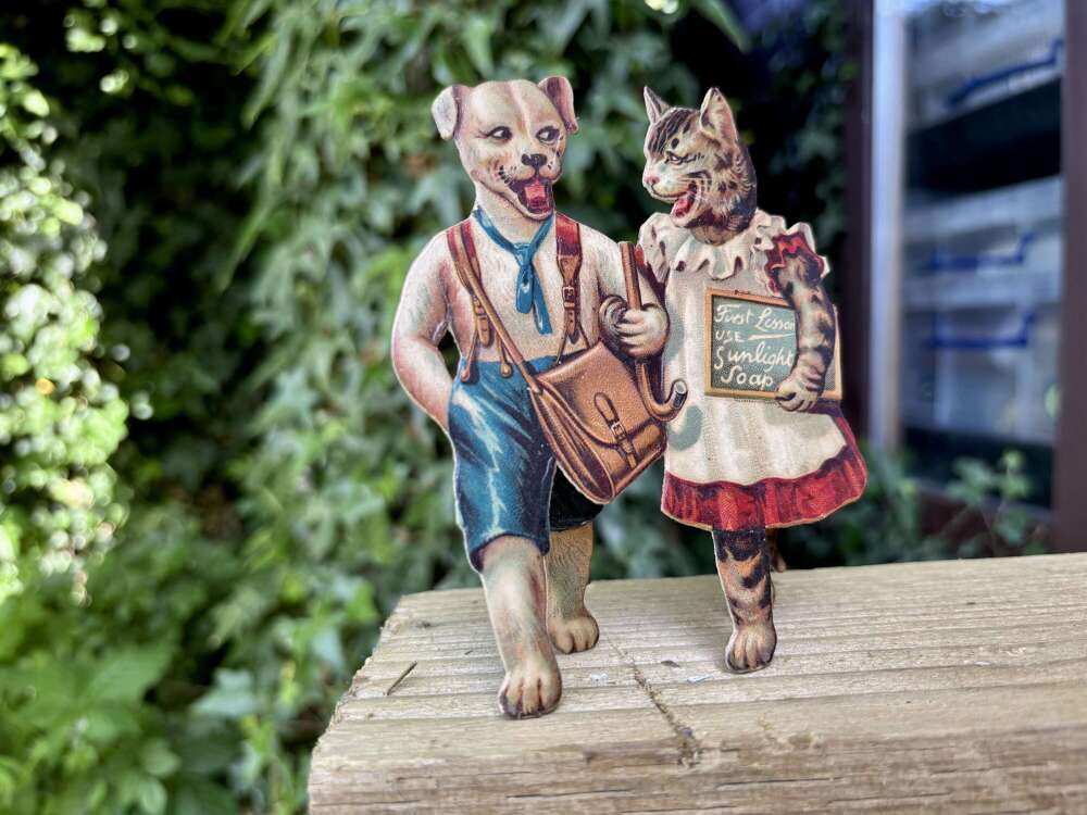 Superb Sunlight Soap Cat & Dog Die-Cut Soap Advertising Trade Card Ephemera c1900s