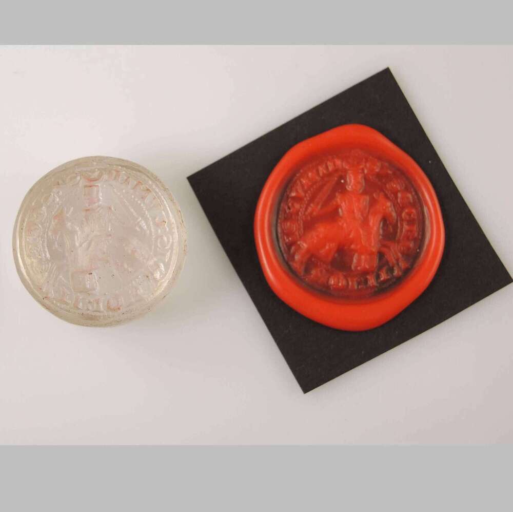 Rylands Collection. Glass Tassie of a Medieval coat of arms. With Knight