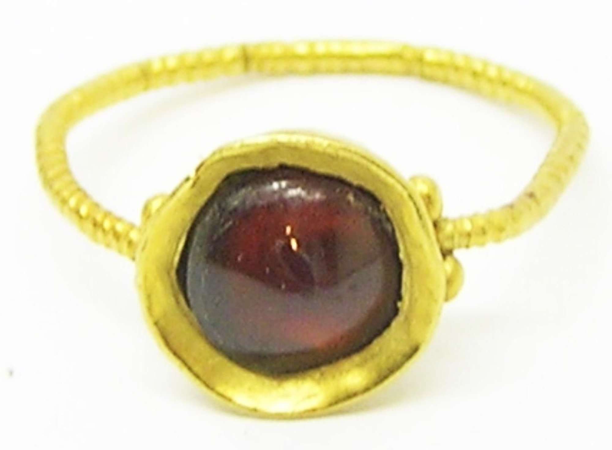 Late Roman Thetford Type Gold Garnet Finger Ring