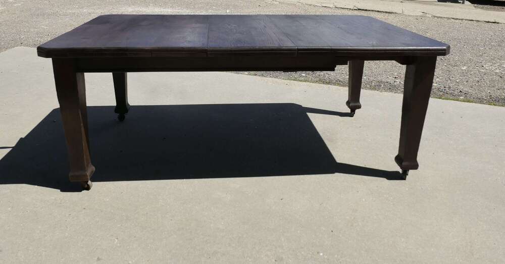Victorian Arts and Crafts Oak Wind Out Table, Extending Dining Table    This is a very stu