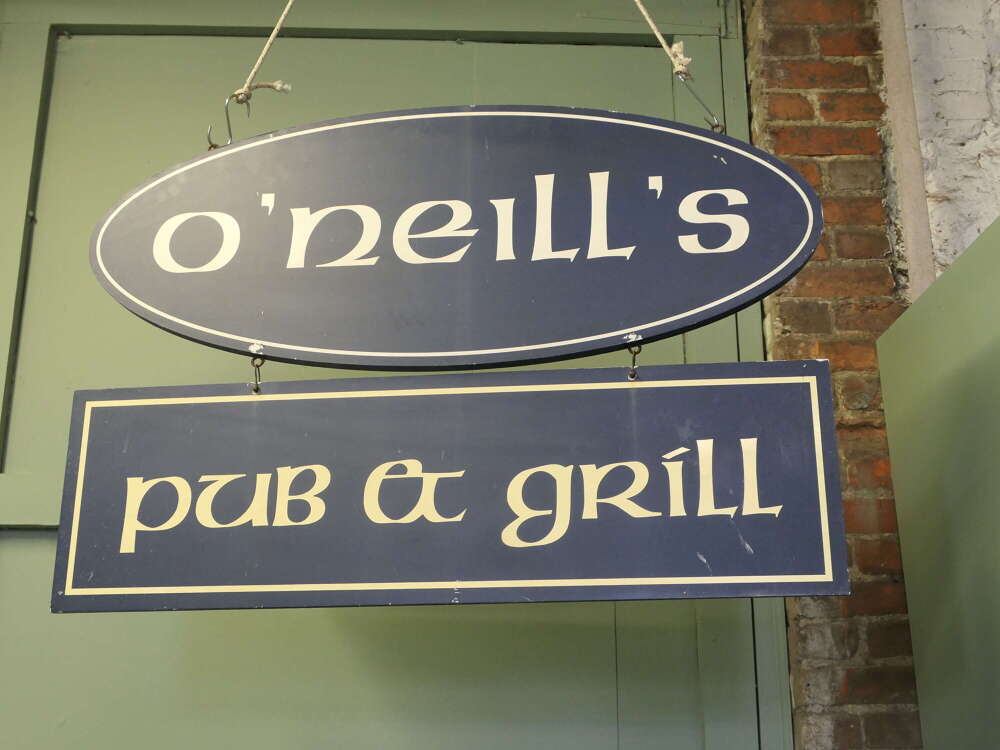 Double Sided Hanging Irish Pub Sign &ldquo;O&rsquo;Neils&rdquo; &ldquo;O&rsquo;Neils Pub & Grill&rdquo; in Navy Blue