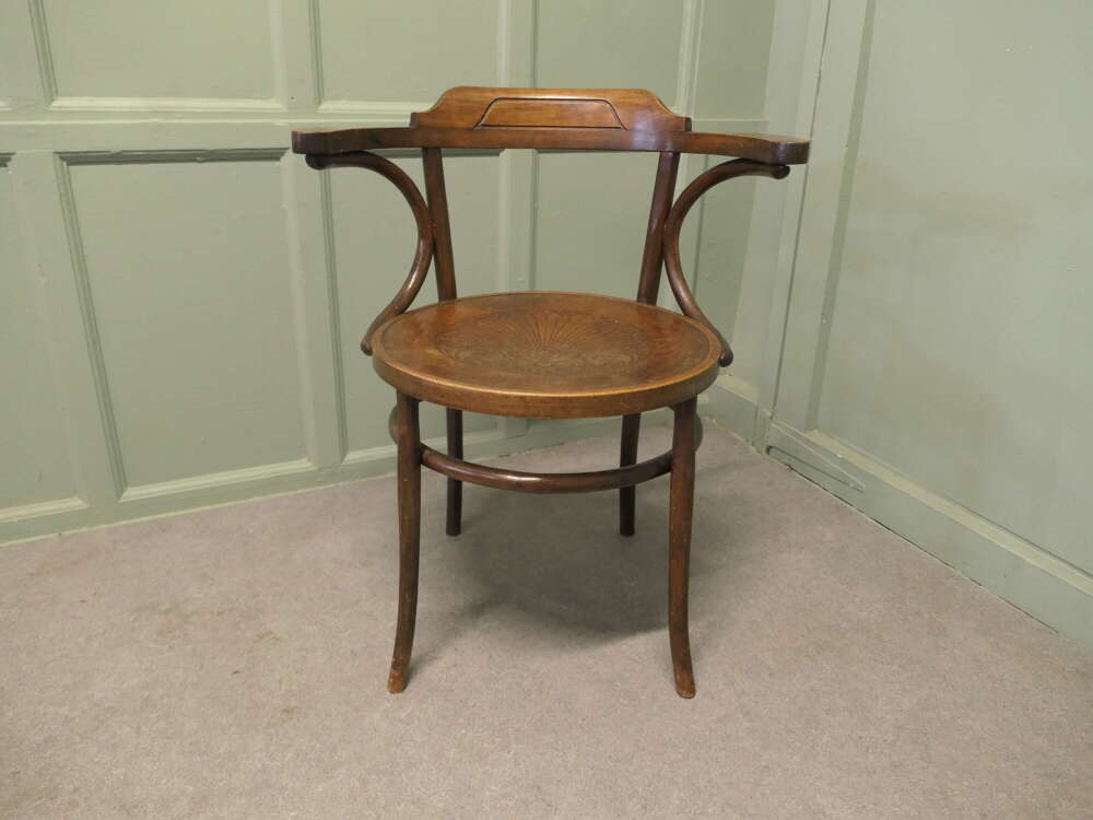Large Roomy Bentwood Carver Chair  This is a rare and charming piece the carver chair is m