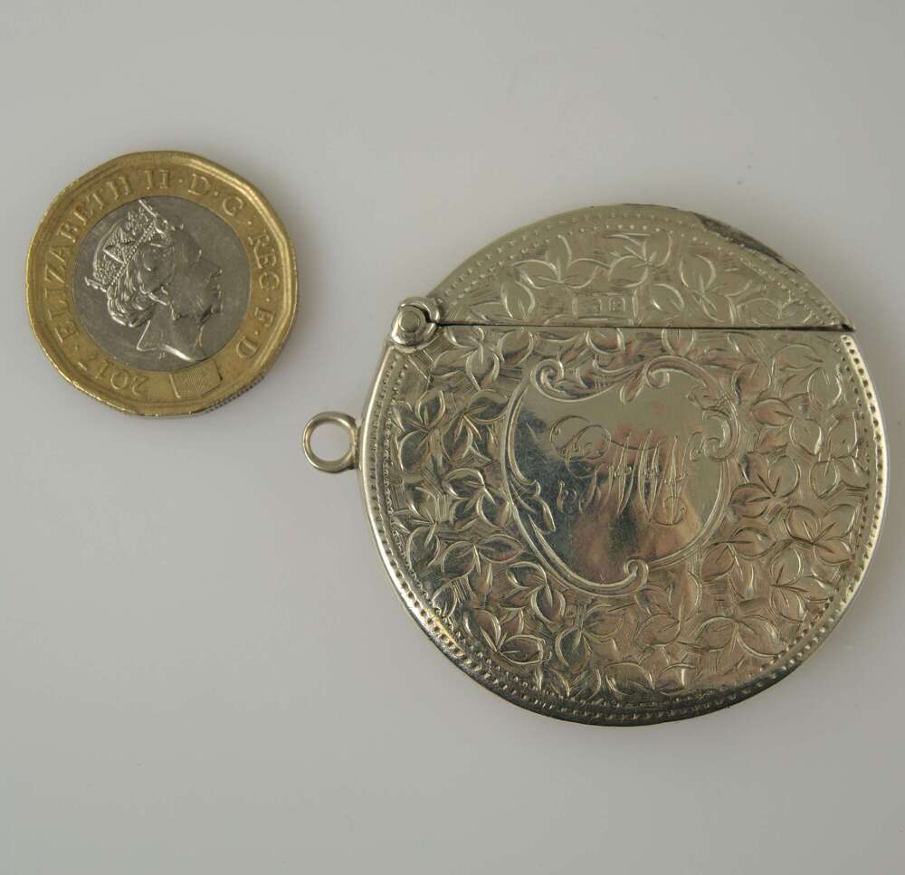 ROUND English silver Vesta case c1906