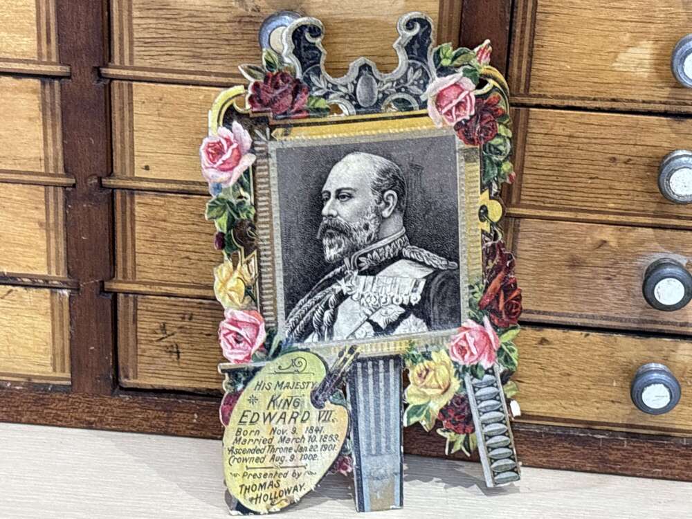 Holloway&rsquo;s Pills King Edward 7th Die Cut Easel Advertising Trade Card Ephemera c1906