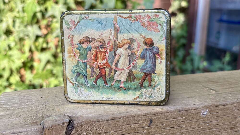 Moss Rimmington May Queen Chilnden Dancing around the Maypole Mustard Tin c1890s