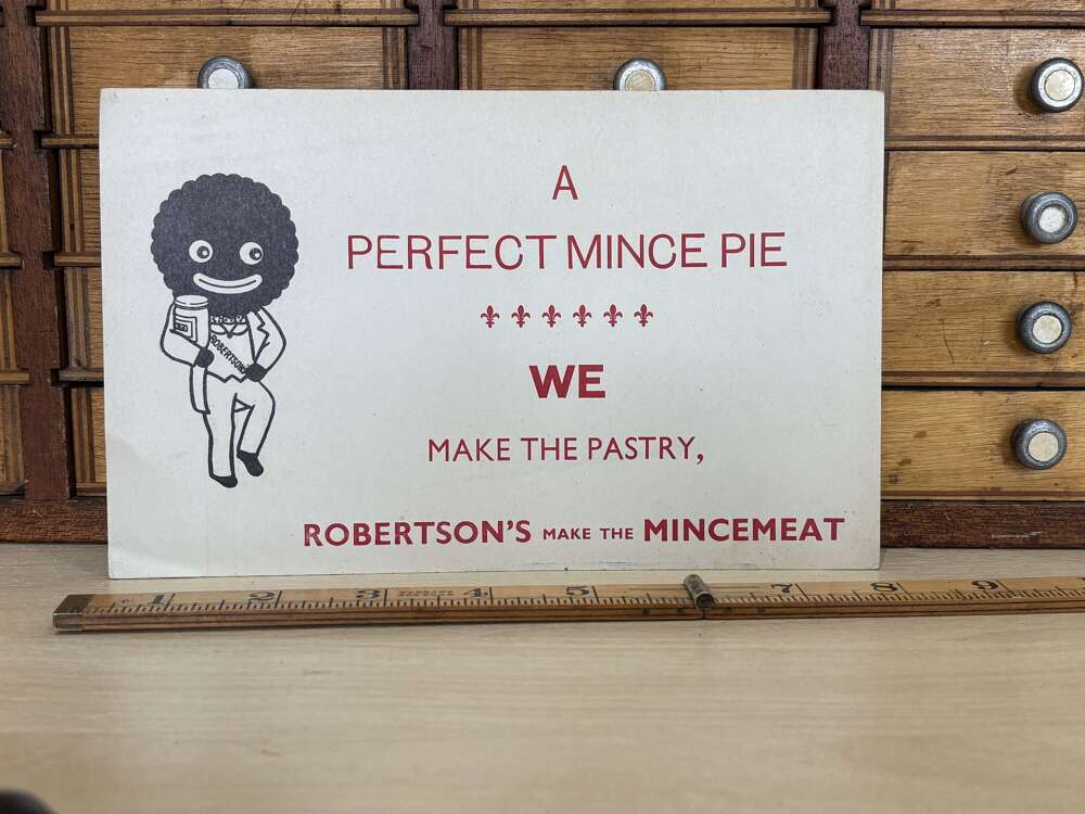Unusual Robertson's Mincemeat Golly "We make the Pastry" Advertising Trade Card  c1950s