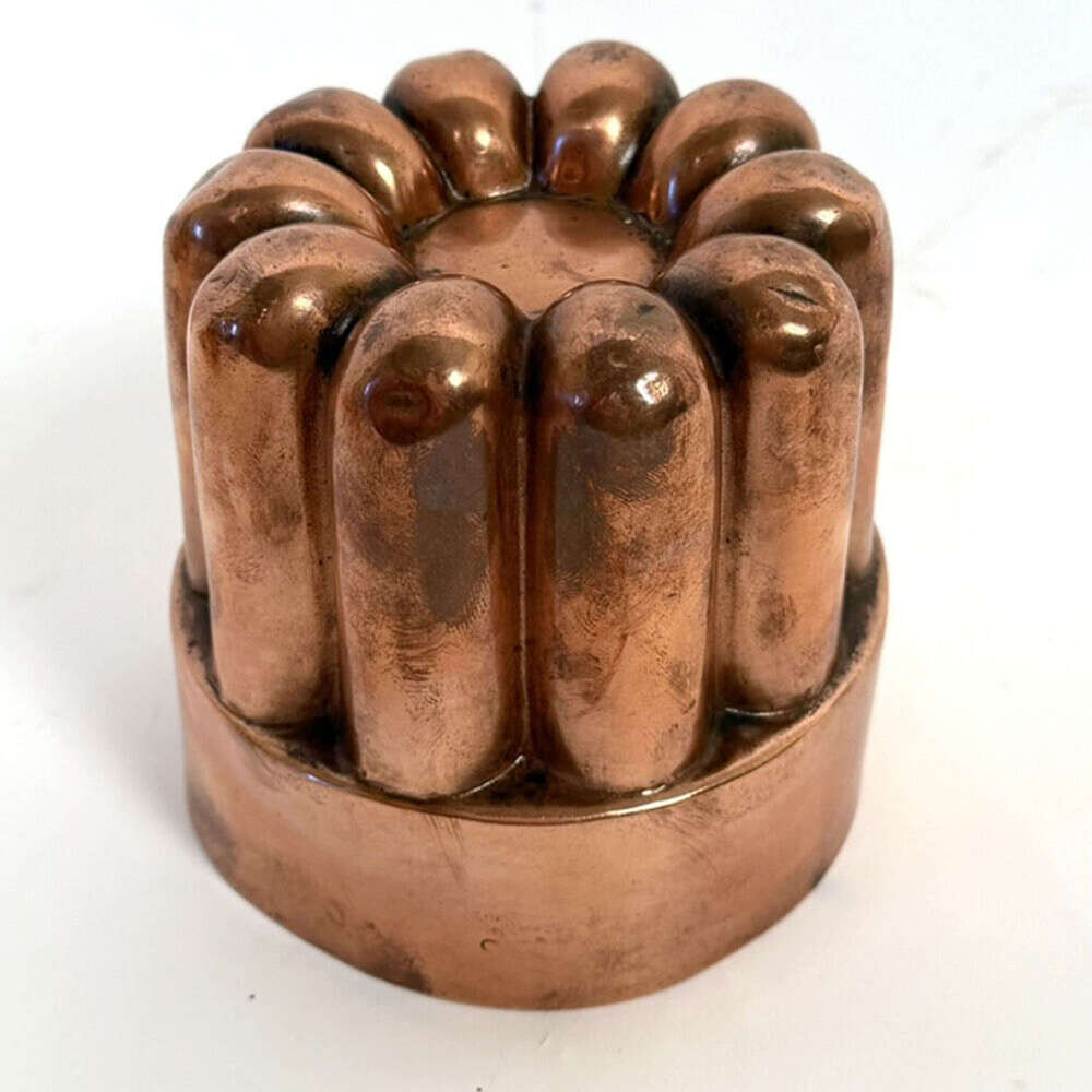 19th century round copper jelly mould
