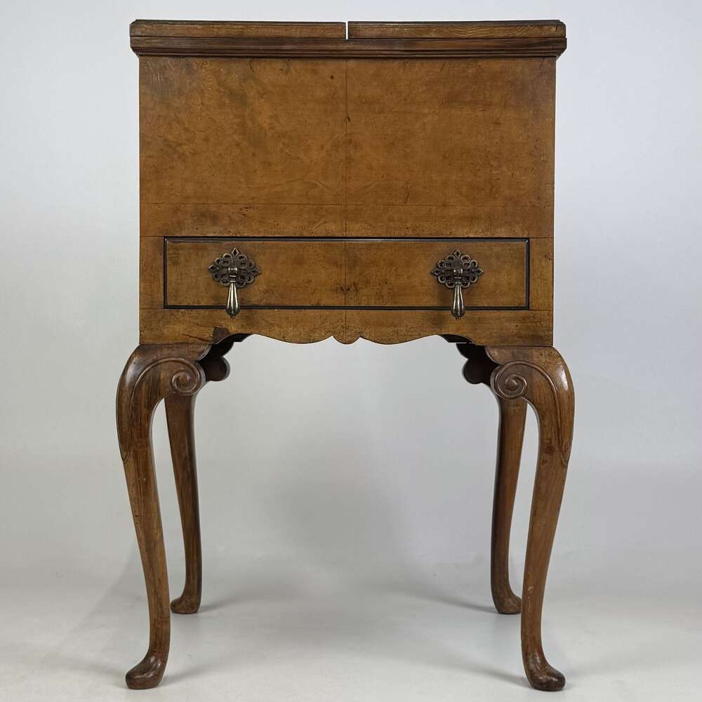 Antique 20th Century Edwardian Cabinet In Burr Walnut