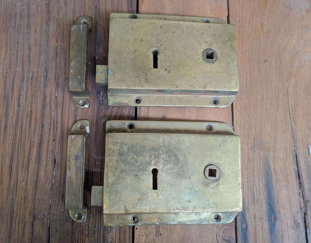 M2366 TWO RECLAIMED ANTIQUE BRASS RIM LOCKS & KEEPS INTERNAL USE LEFT HAND
