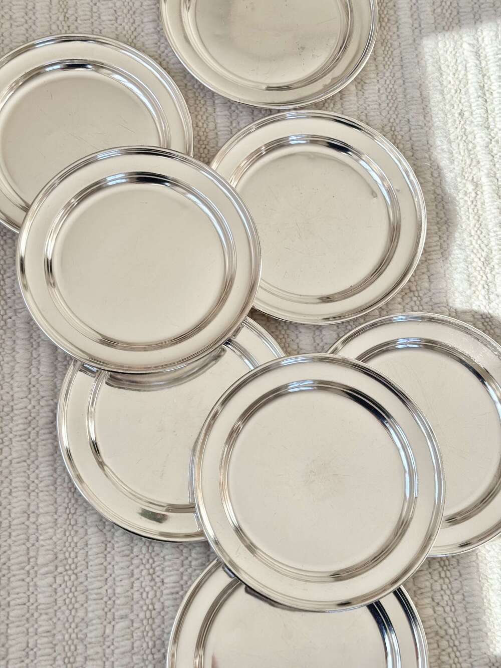8 Substantial Edwardian Silver-Plated Hotelware Dinner Plates by Elkington & Co