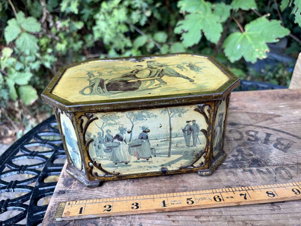 Huntley & Palmers Art Nouveau Biscuit Tin c1900s