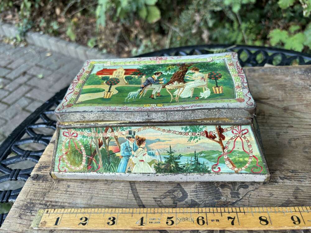 Edwardian lady image Biscuit Tin c1900s