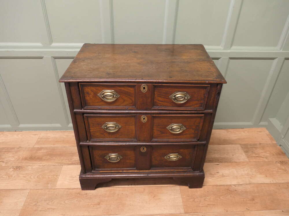 18th Century Country Elm Chest of Drawers  This is a lovely piece dating from around 1750,