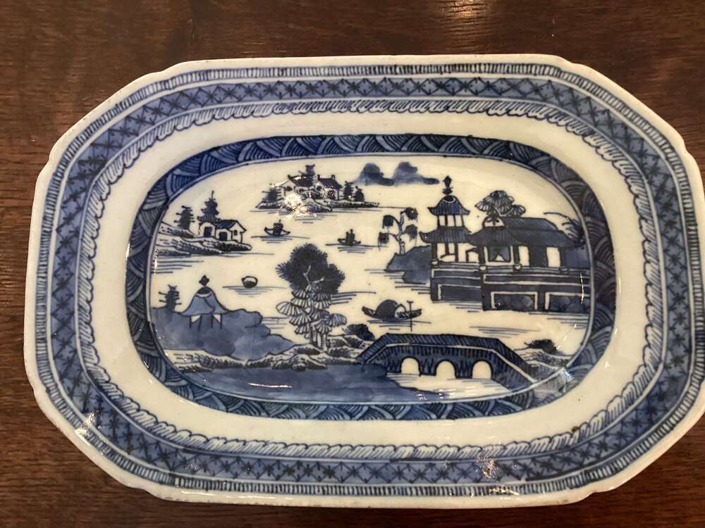 Chinese blue and white late 18th early 19th century export ware platter