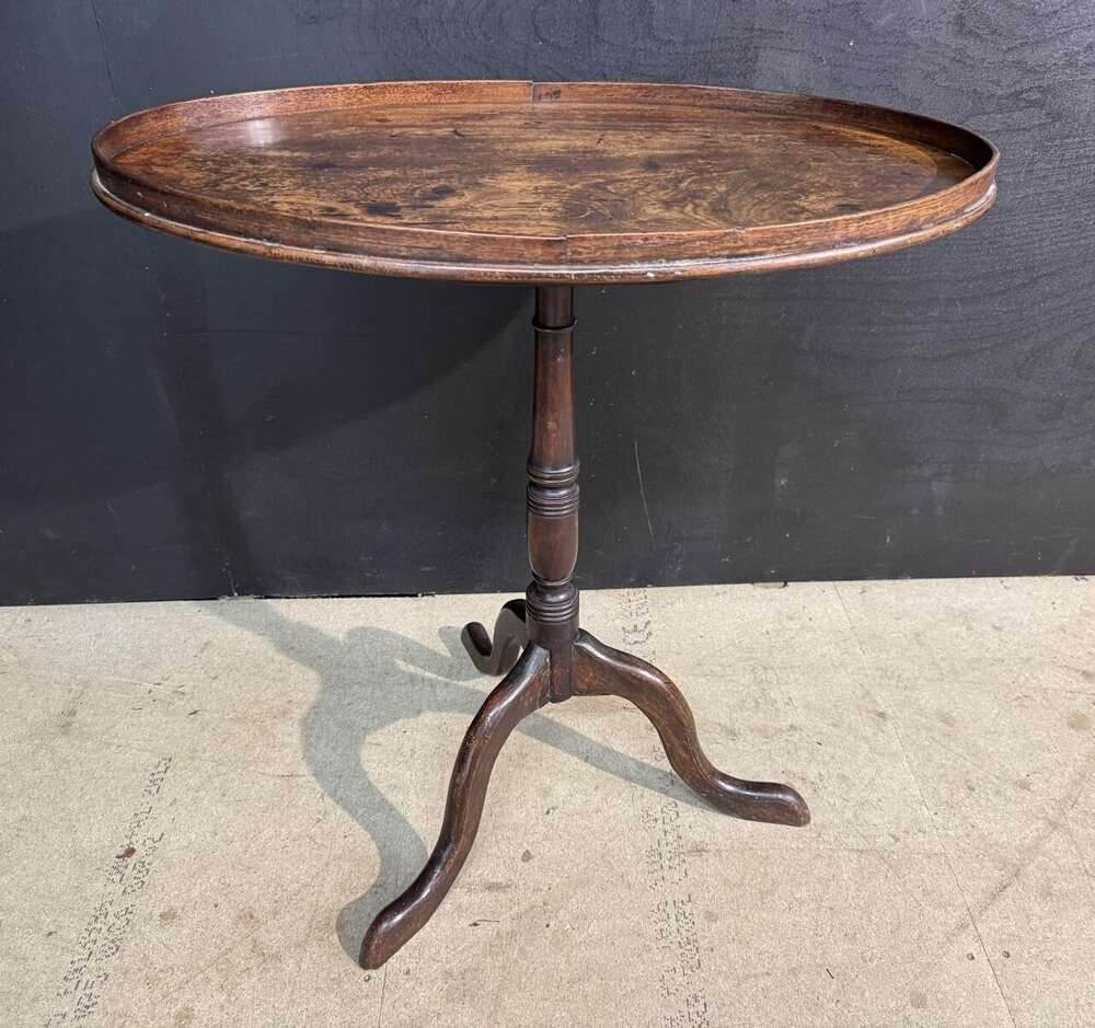 Georgian Oval Mahogany Tilt Top Table