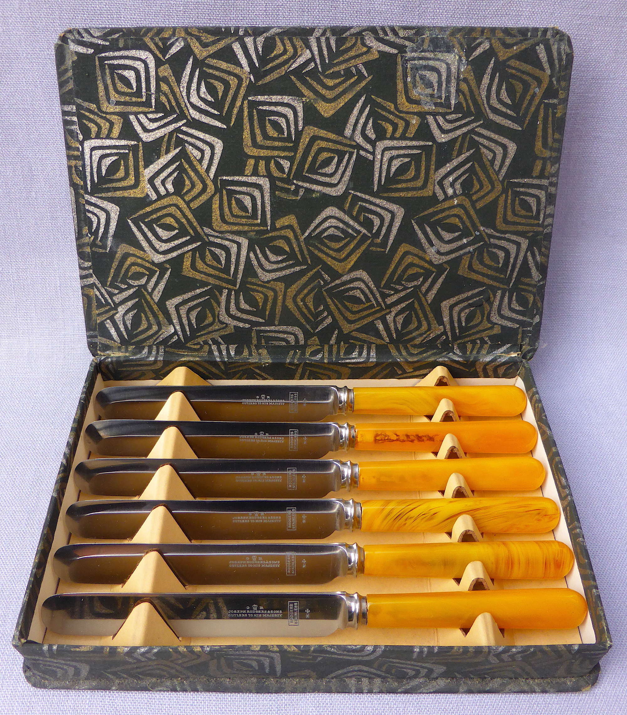 Boxed set of 6 faux amber handle butter knives