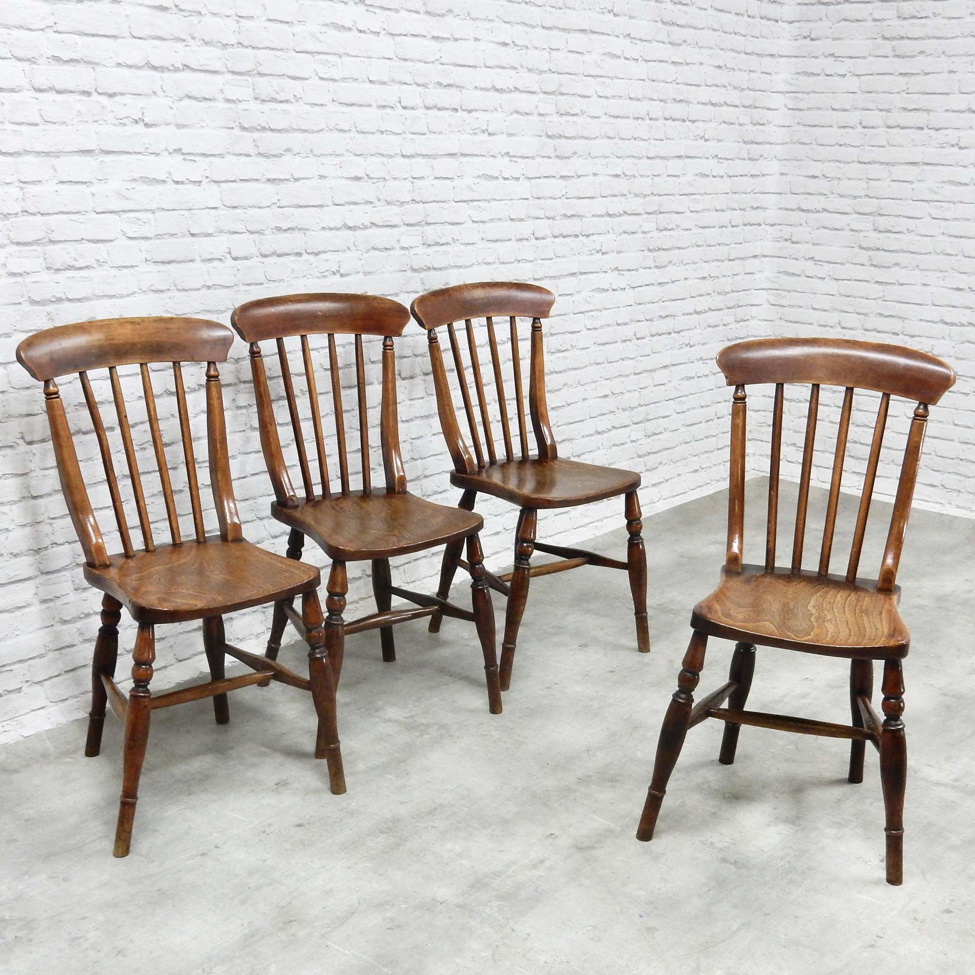 Set Windsor Stickback Kitchen Chairs