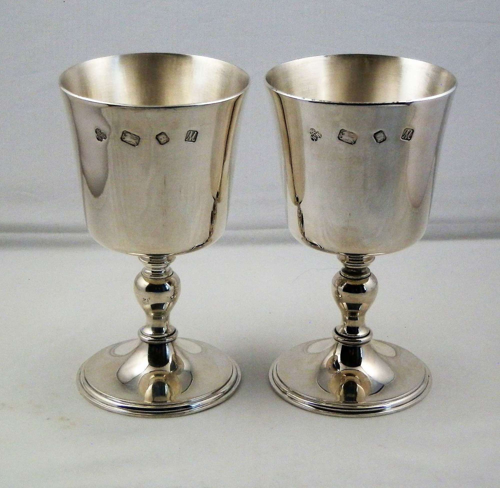 A pair of silver wine goblets, Wakely and Wheeler, 1986