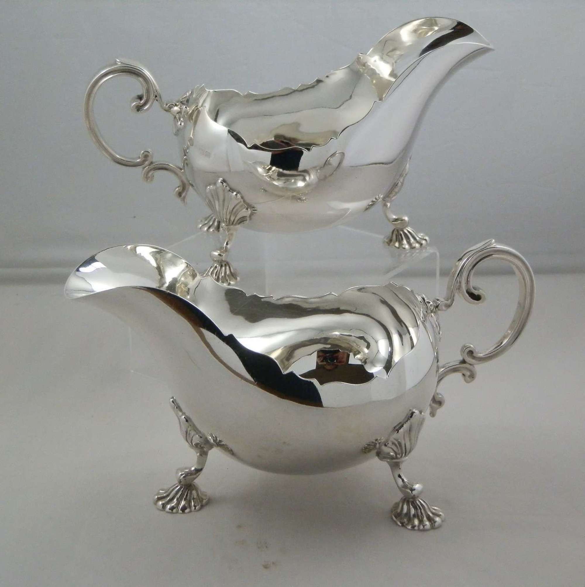 Pair of large Georgian style silver sauce boats, 1928