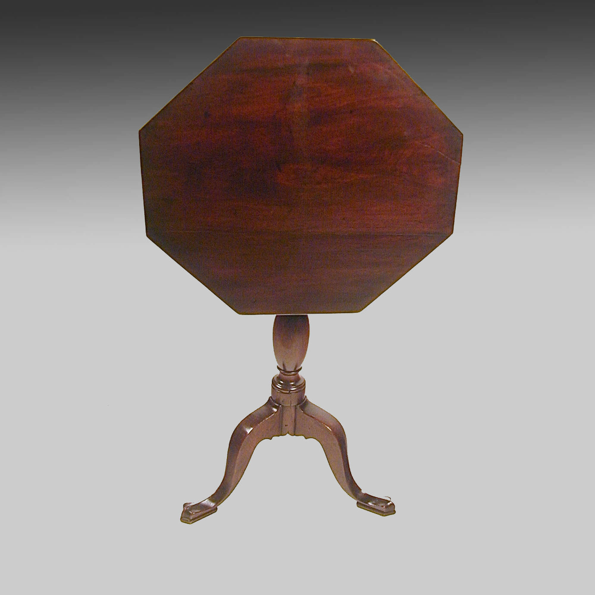 Small Georgian mahogany tripod table