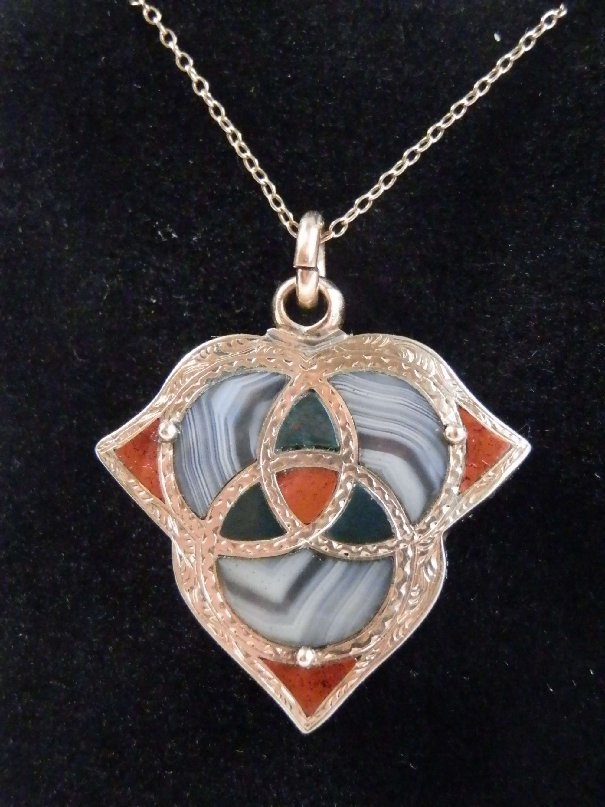 Victorian gold and agate pendant/locket. c.1880