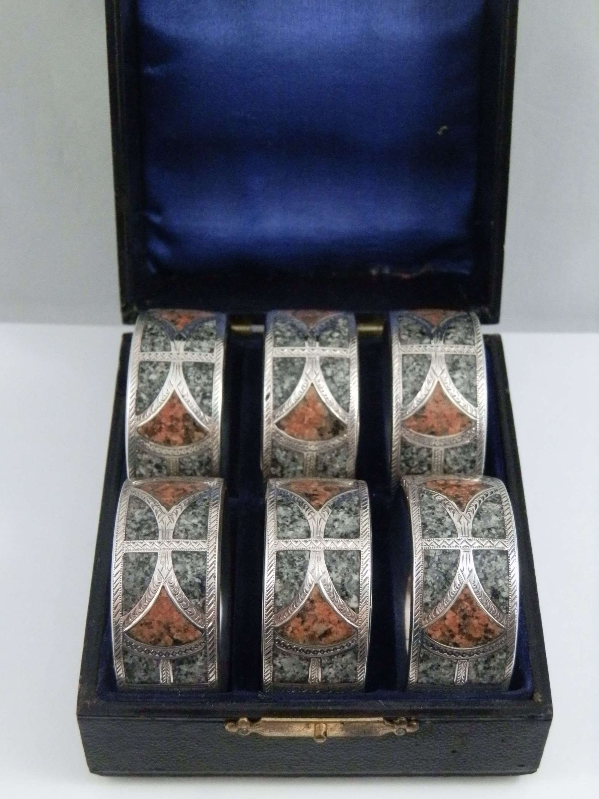 Edwardian set of 6 silver and granite napkin rings, 1904.
