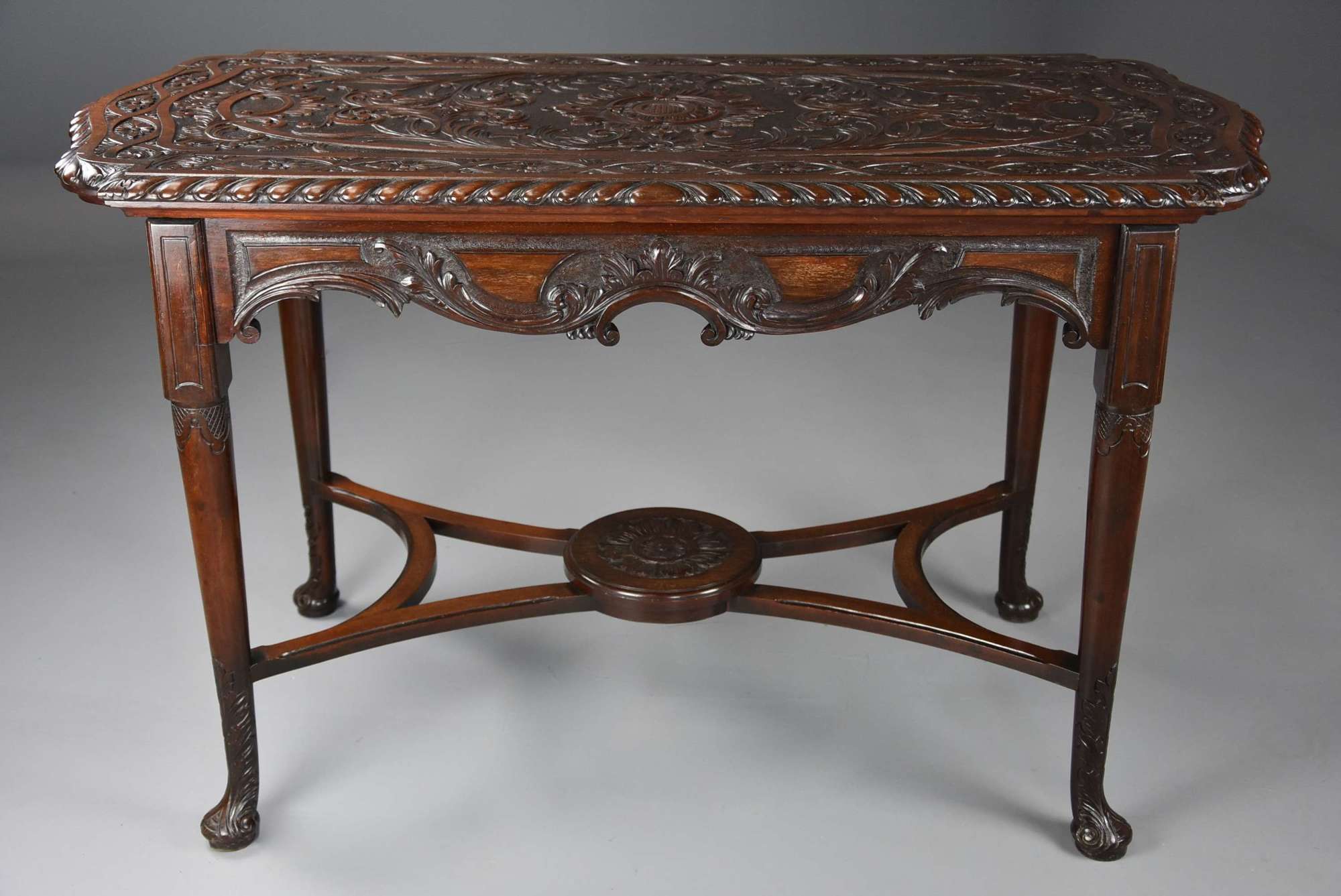 18th/19thc finely carved mahogany centre table