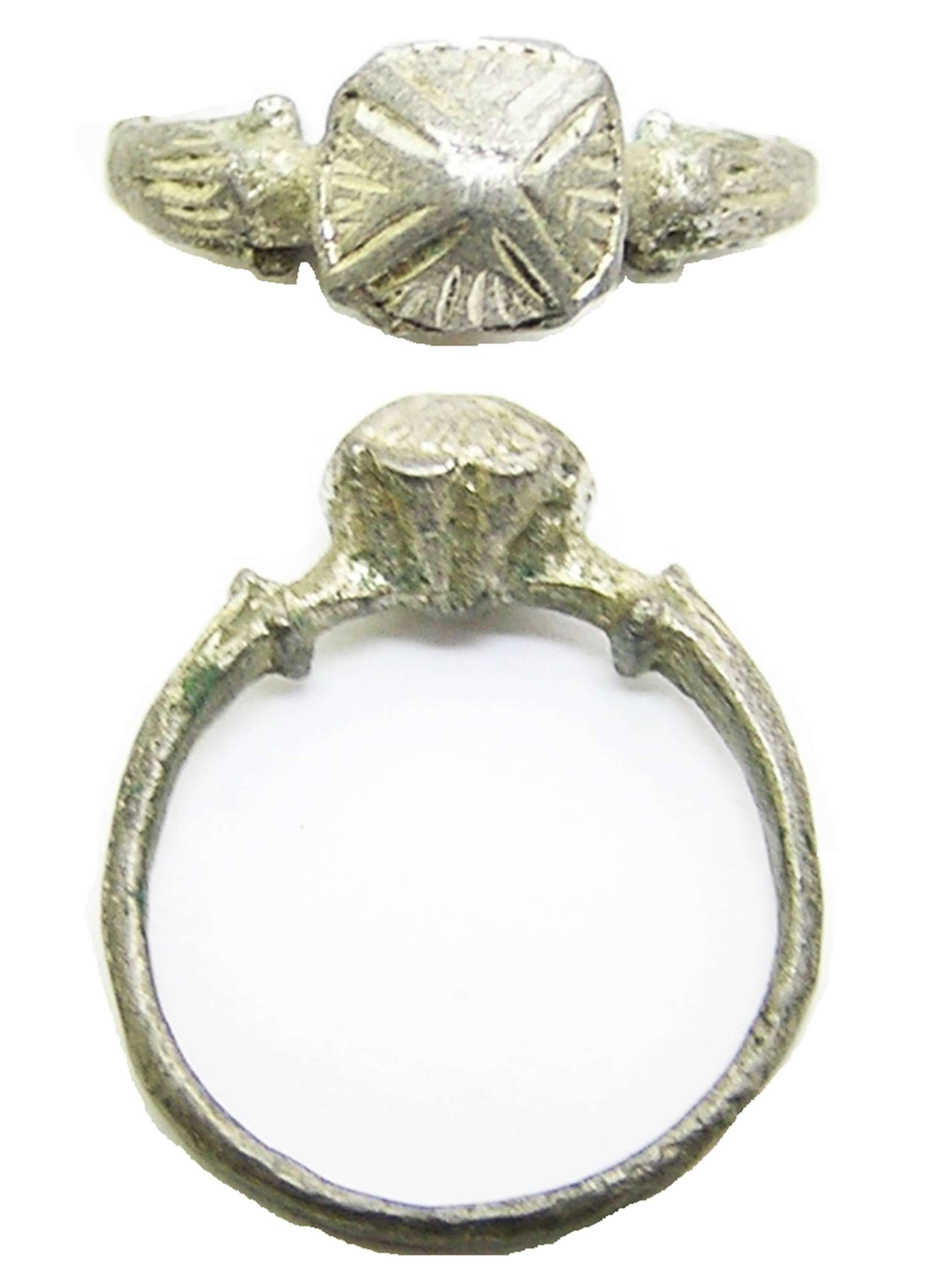 Renaissance silver finger ring diamond shaped bezel