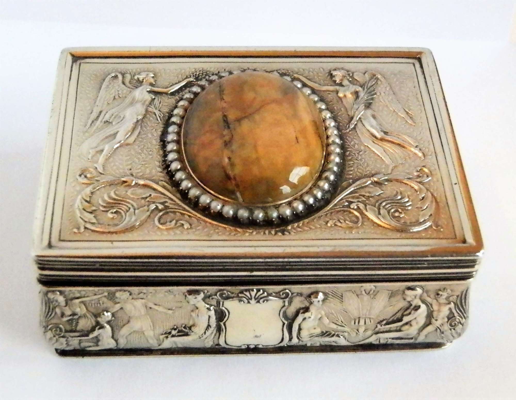 Edwardian silver gilt snuff box by Garrards, 1909