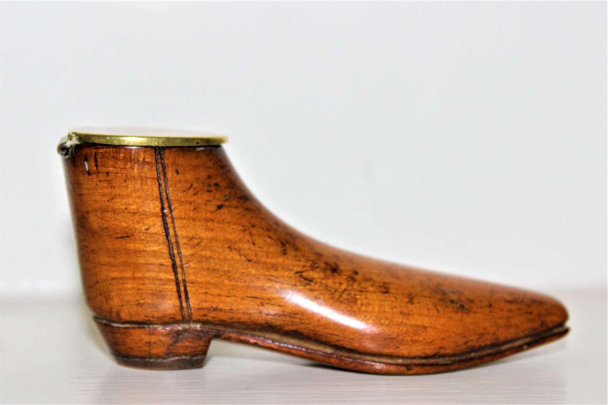 A Fine And Tactile Georgian Pocket Snuff Box In The Shape Of A Shoe