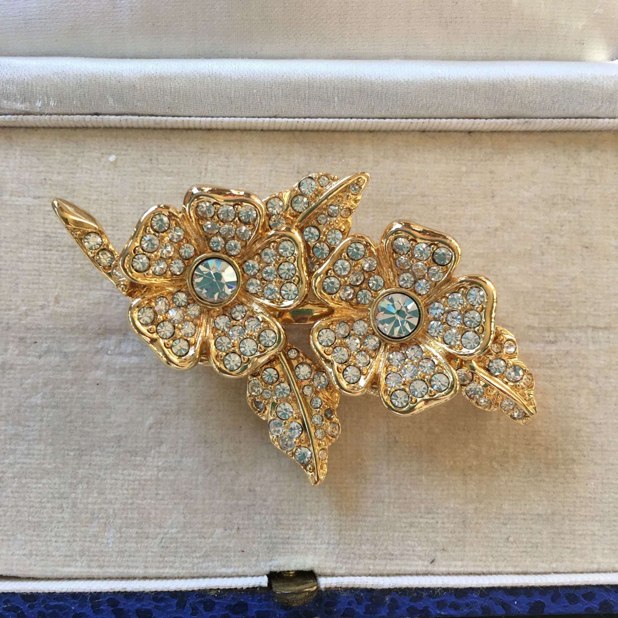 1980’s Joan Rivers g/p rhinestone brooch & earrings