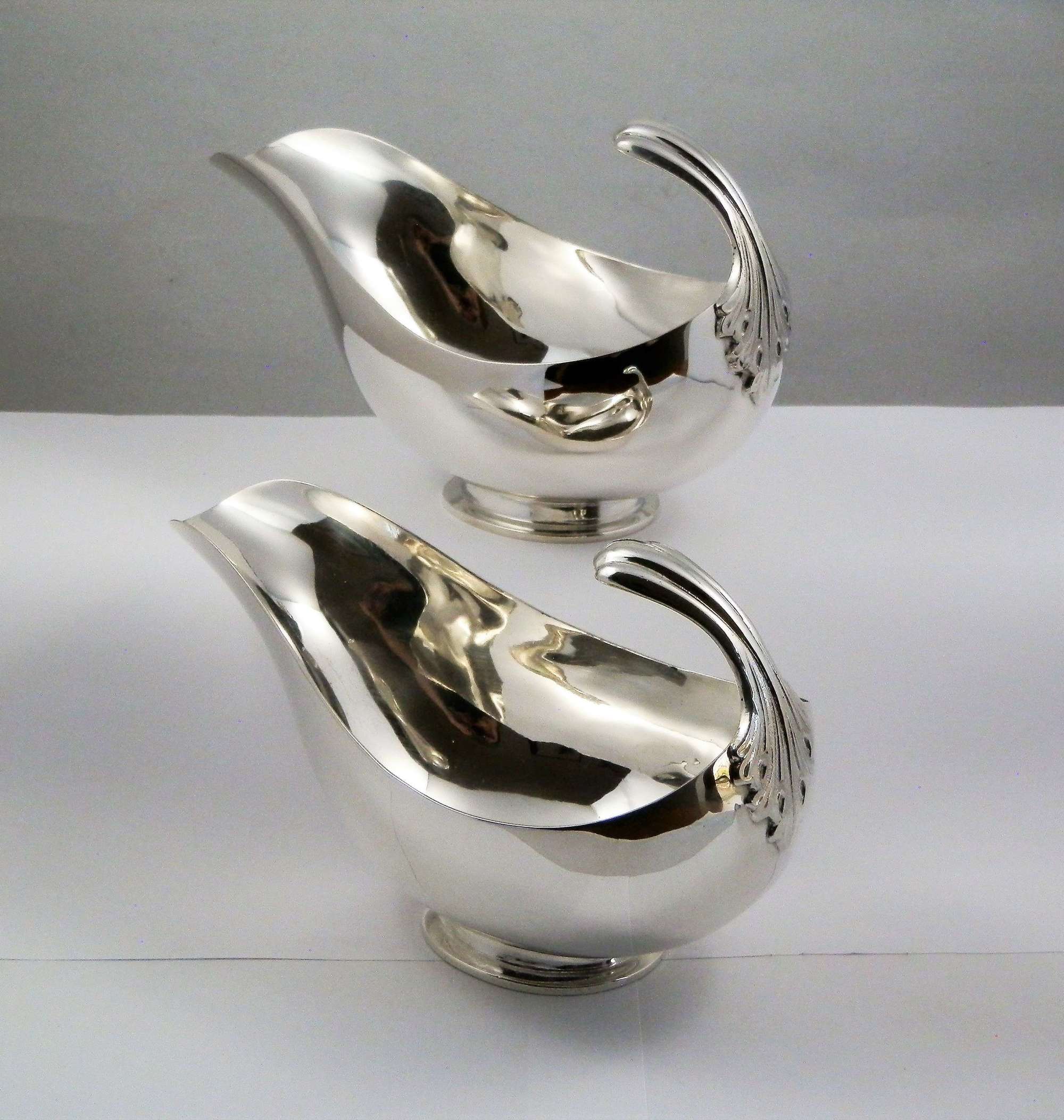 Pair of silver Aesthetic  style sauce boats, Chester 1934