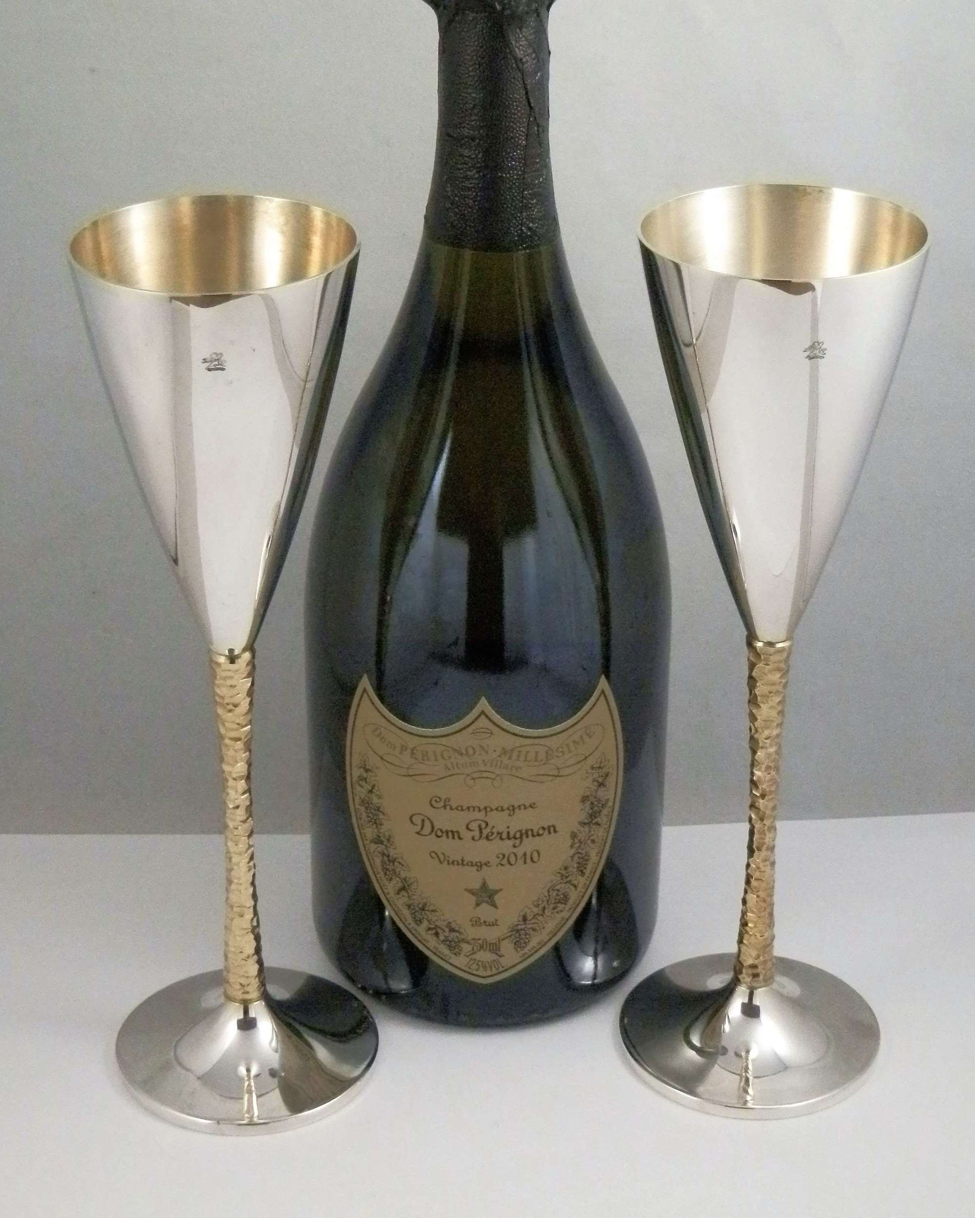 Elizabeth II silver gilt champagne flutes, Stewart Devlin 1977