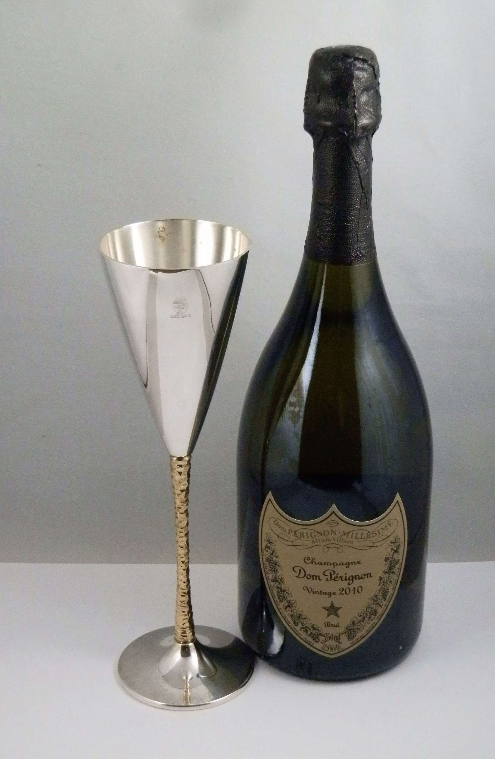 Elizabeth II silver gilt champagne flute, Stewart Devlin, London 1980