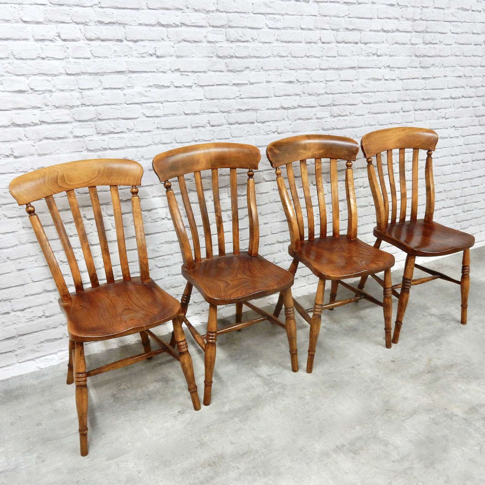 Set Windsor Lathback Kitchen Chairs
