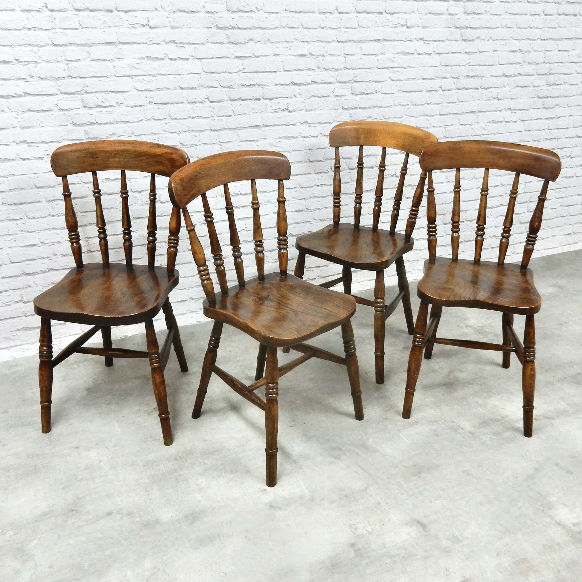 Set 4 Antique Windsor Kitchen Chairs
