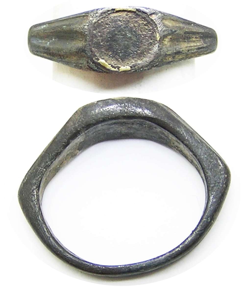 Ancient Roman silver finger ring Henig type VIII