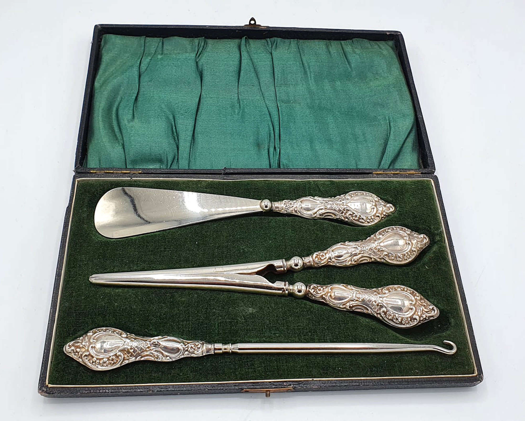 Silver Boxed Shoehorn, Button Pull And Glove Stretcher
