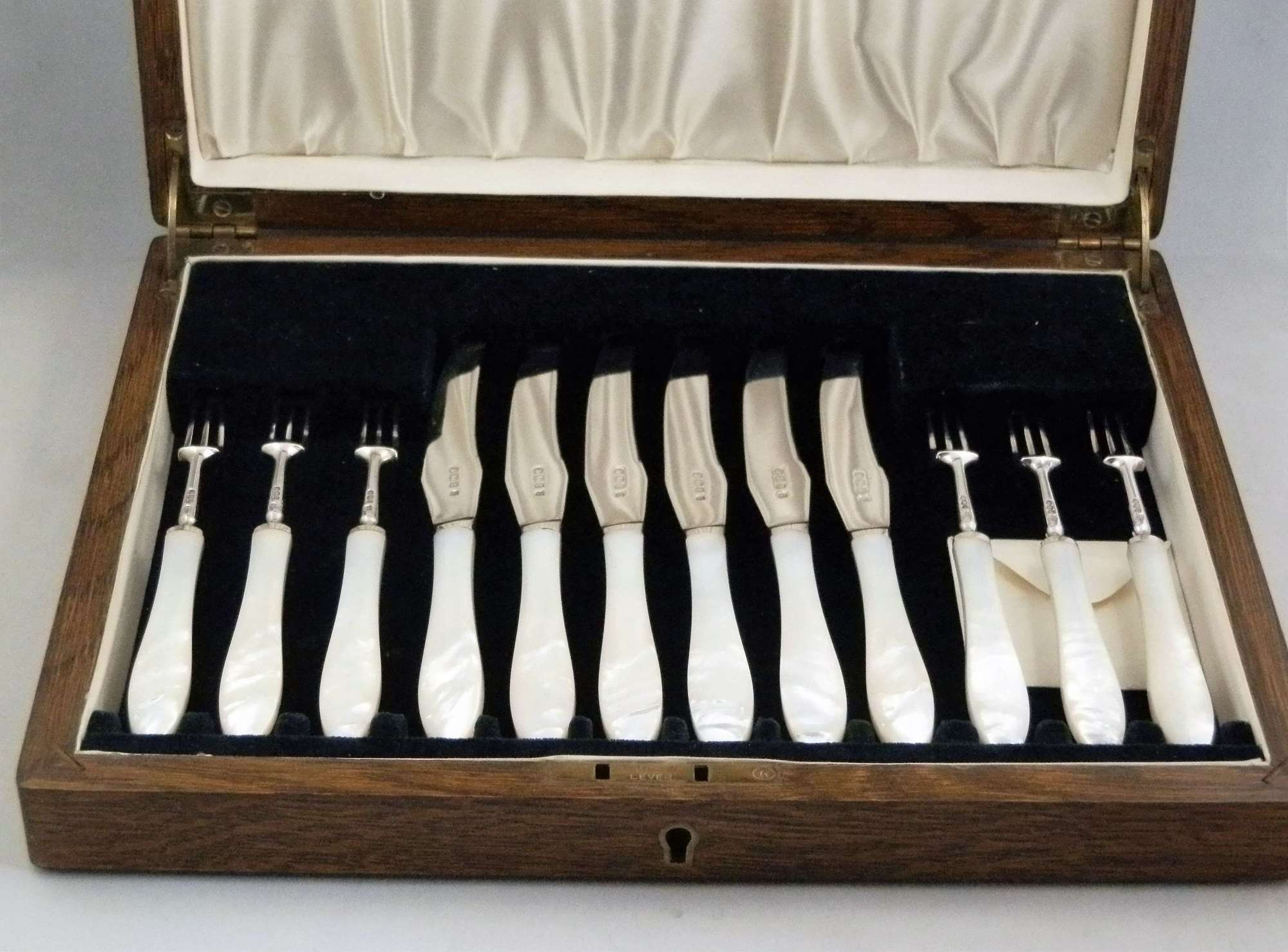 Set of six silver knives and forks, Thomas Bradbury Sheffield 1921