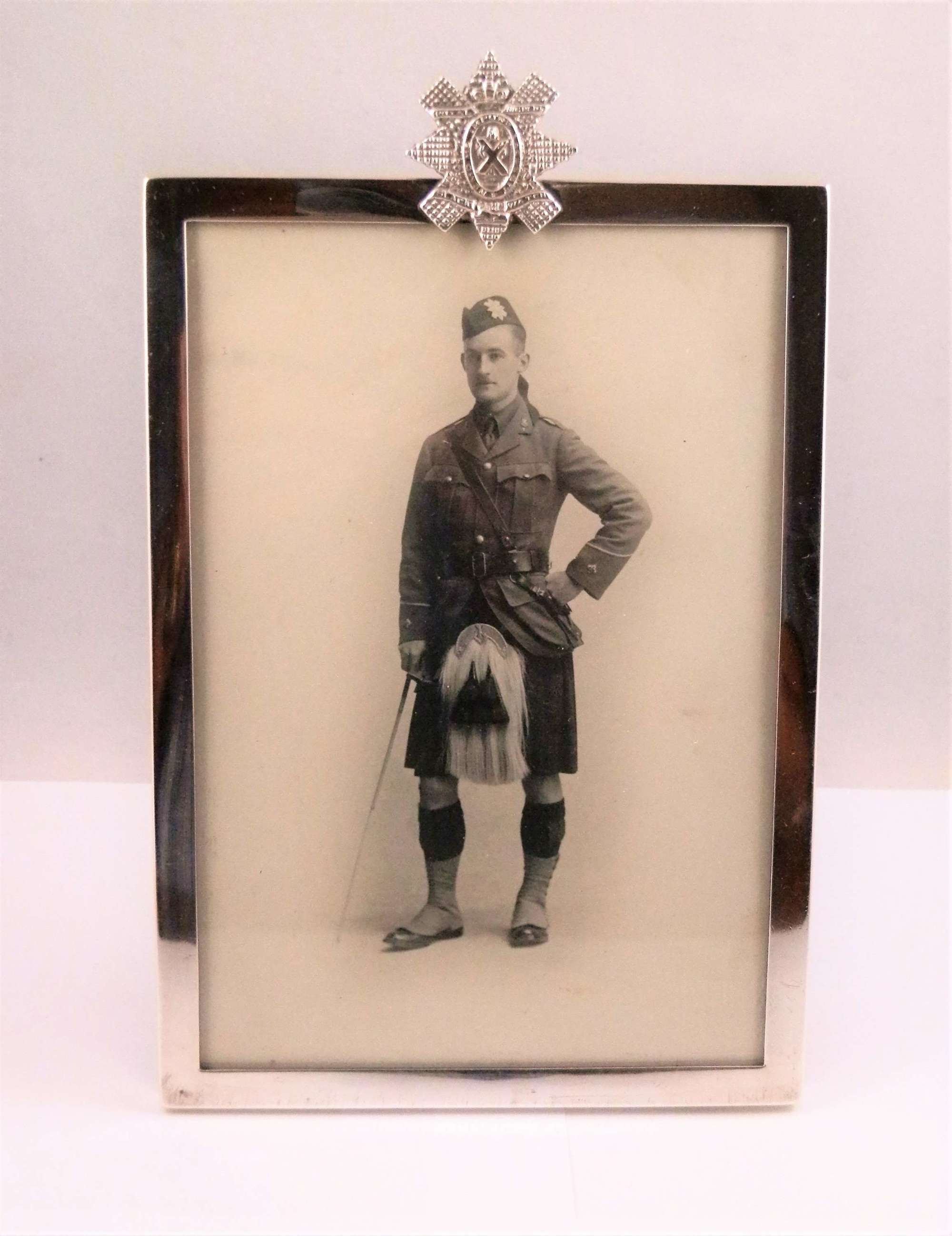 A WW1 Chester silver frame, Black Watch badge, 1915