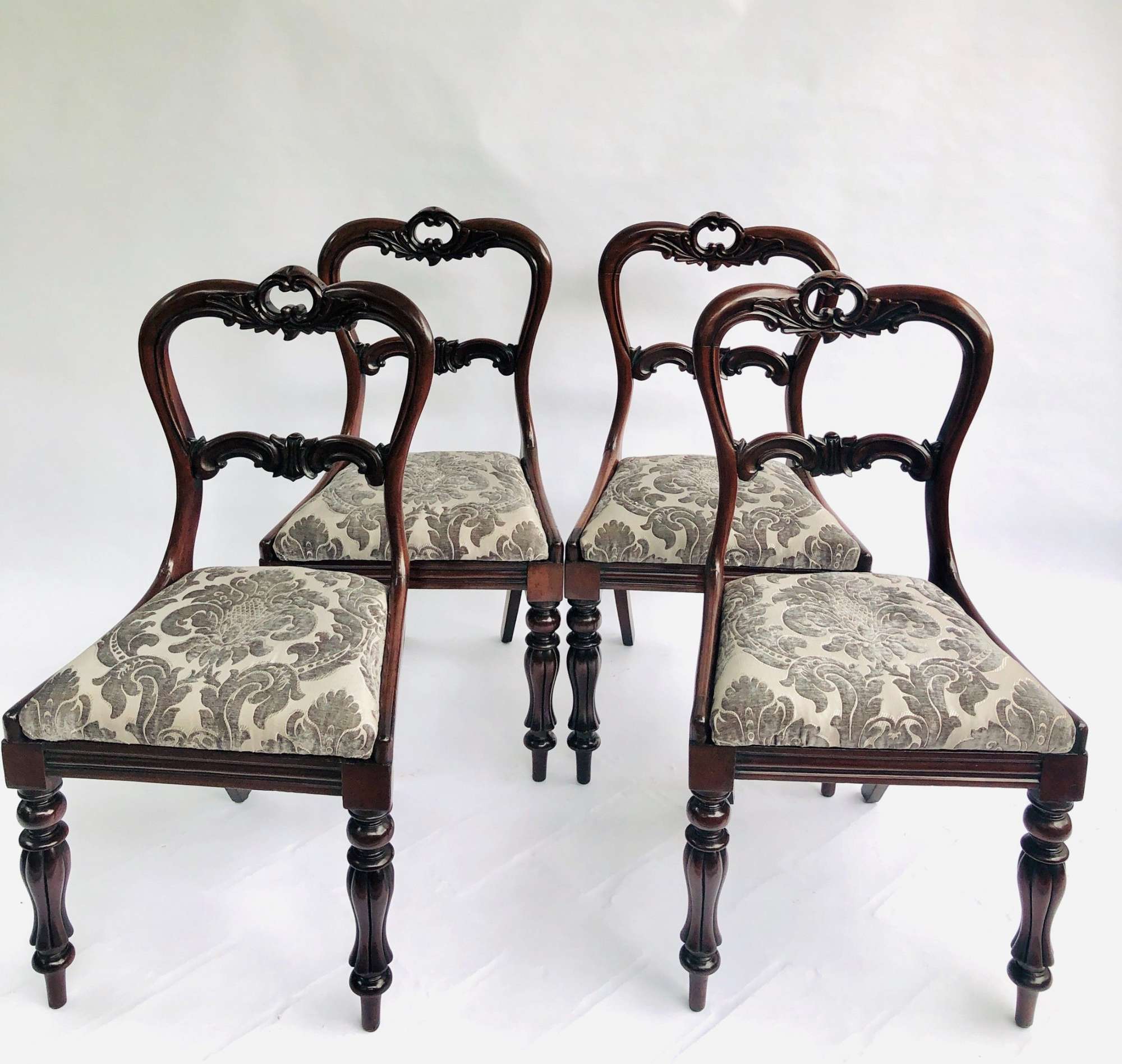 Fine Quality Set Of 4 William Iv Carved Rosewood Dining Chairs